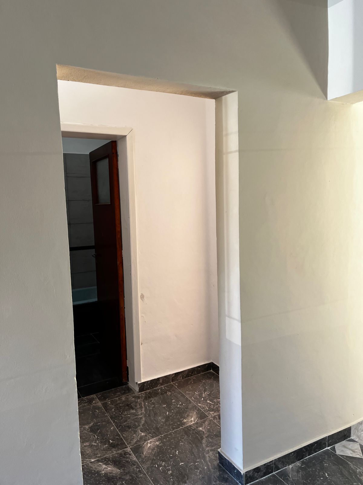 Excelente inmueble refaccionado a nuevo, con dos habitaciones, cocina-comedor, living, baño, patio con lavadero y terraza.