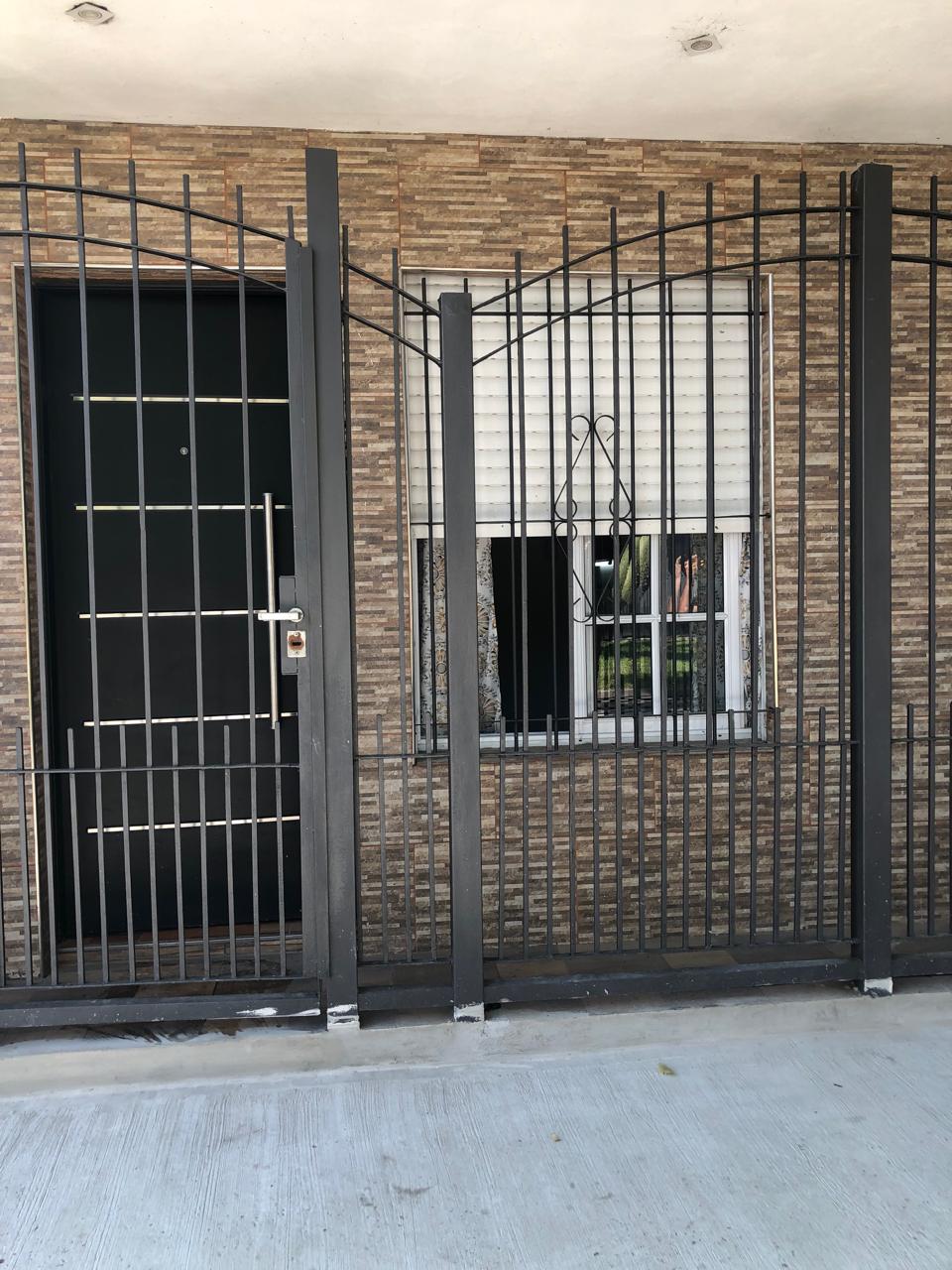 Excelente departamento dos ambientes, con una habitacion, cocina, living-comedor, baño y lavadero.
¡Servicios ya incluidos en el valor del alquiler!